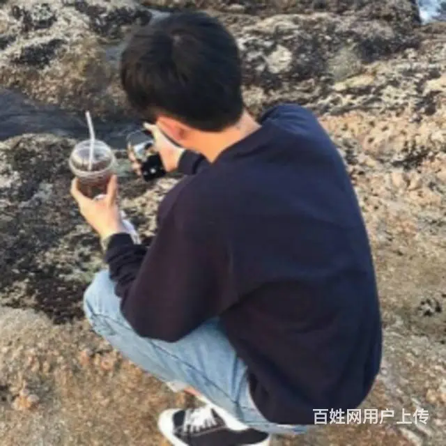 最好的时光里，我依然独走在那条浮华却不 - 图片 2