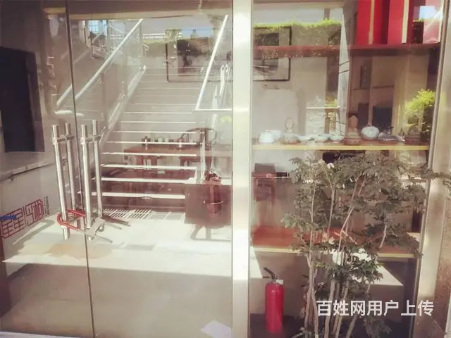会展中心正对面公交站旁临街旺铺招租 - 图片 1