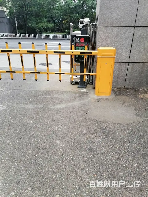 卷帘门伸缩门道闸感应门 - 图片 1