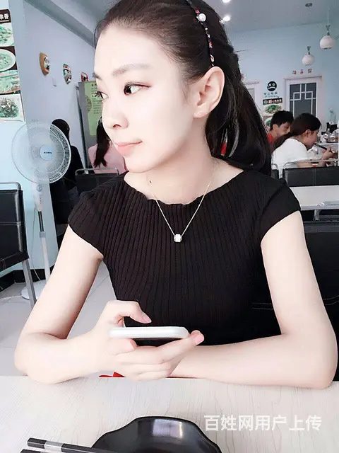 26岁女孩国有银行工作,肤白貌美知​‌‌​‌‌识型 - 图片