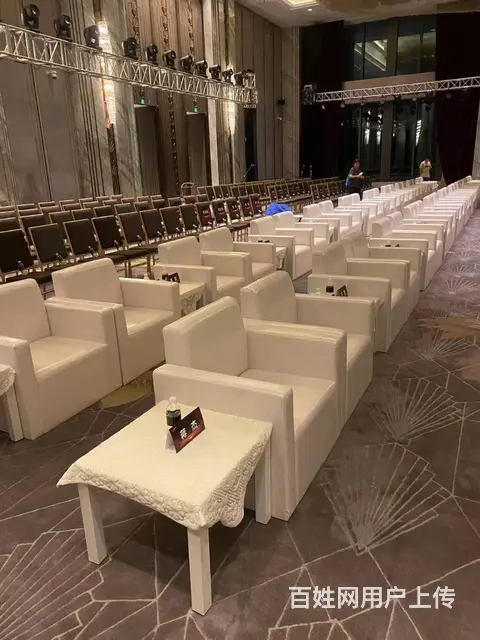 广州出租铁马沙发凳发光凳龙门衣架化妆台洽谈桌椅 - 图片 10