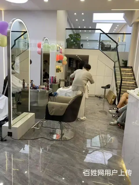青庭.理发店转让！义驾山沿街好位置路口处理发店铺转让 - 图片 2
