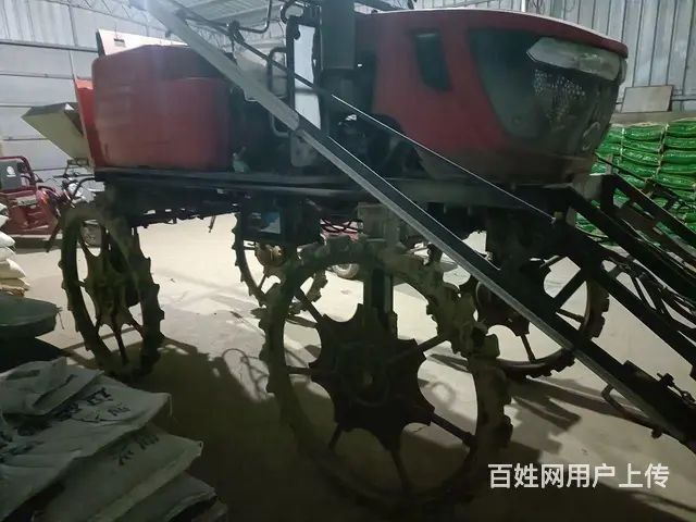 个人一手四轮四驱打药撒肥机，照片就是实物，人格保证 - 图片 1