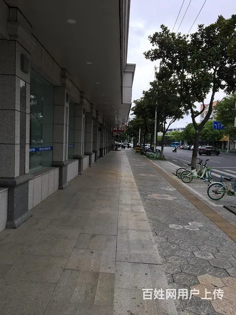 临街商铺出租便宜空间大 - 图片 1