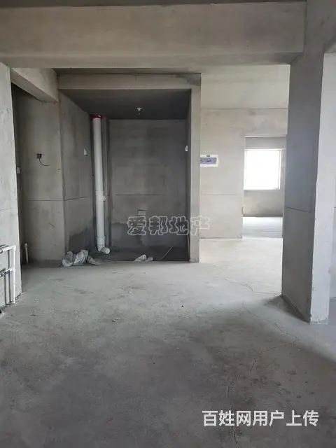 新华幸福阁 31楼南北两室可贷款随时看房 毛坯房 - 图片 1