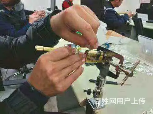 武昌南湖保利中央公馆换指纹锁急开锁电话 - 图片