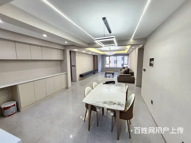新玛特 容大商城步梯4楼 平台上的2楼 南北等宽 0首付 - 图片 3