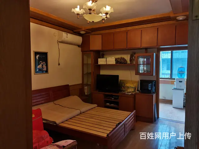 D铁房 红梅东村 首次出租 2朝南 中等装修 易美惠商场 - 图片 1