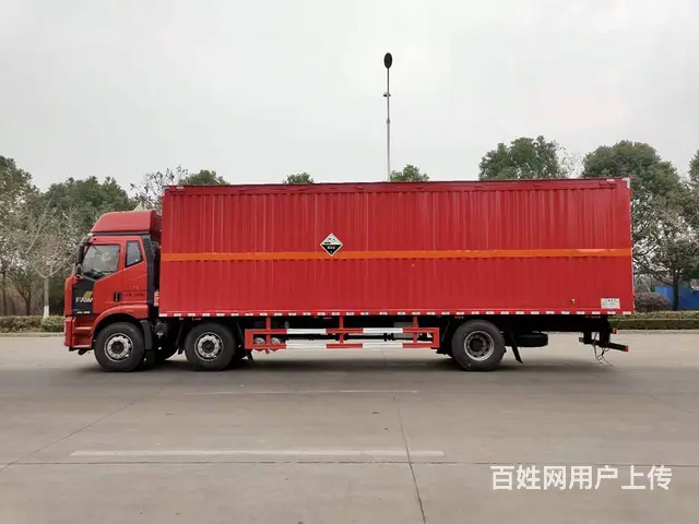 一汽解放小三轴危险品厢式货车9.6米 5.7排量 - 图片 3