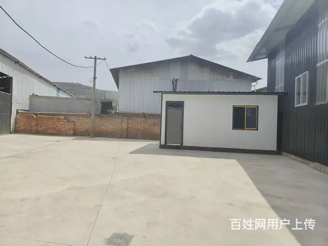 天水麦积区高家湾路北万里修理厂直下高速公路边有大小厂房出租 - 图片 1