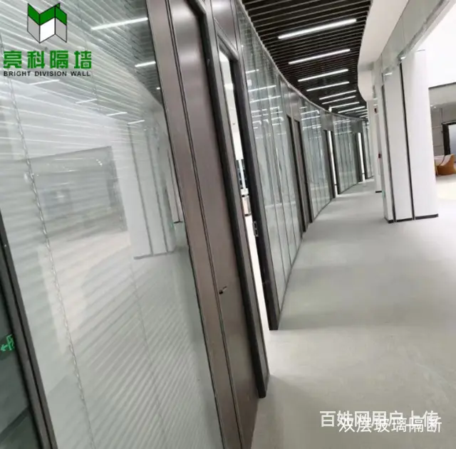 河北秦皇岛双层玻璃隔断办公室细节实景图 - 图片 1