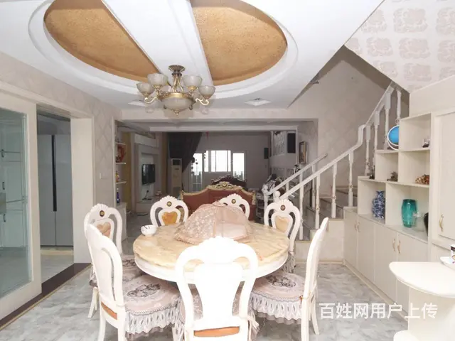 此房有两层半，有露台有阳光房。上下两层拎包入住 - 图片 4