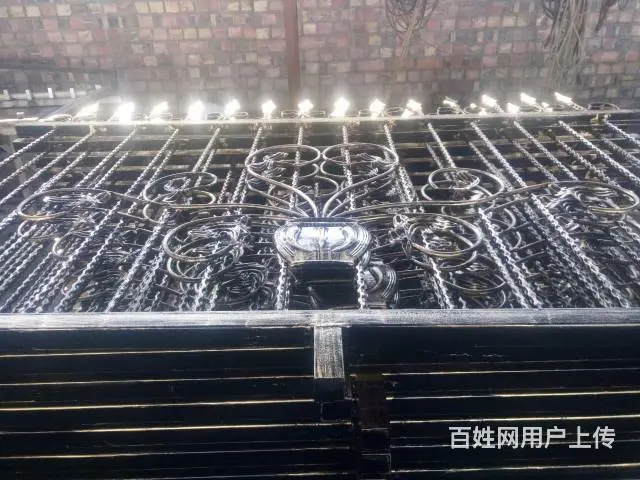 乌鲁木齐铁艺护栏  锌钢护栏 道路护栏 - 图片 4