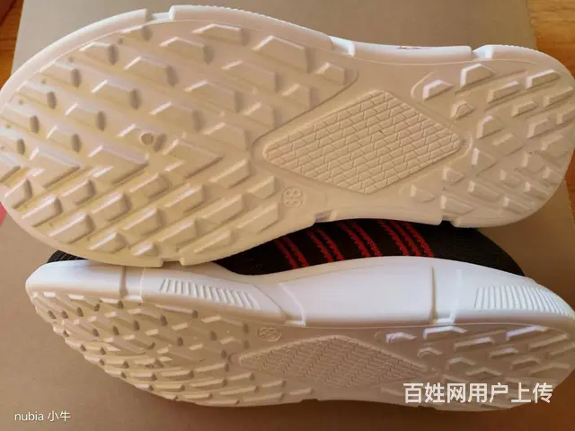 全新运动鞋 - 图片 2