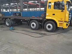 江淮K5小三轴平板车 拖25吨挖机厂家直销价格优惠