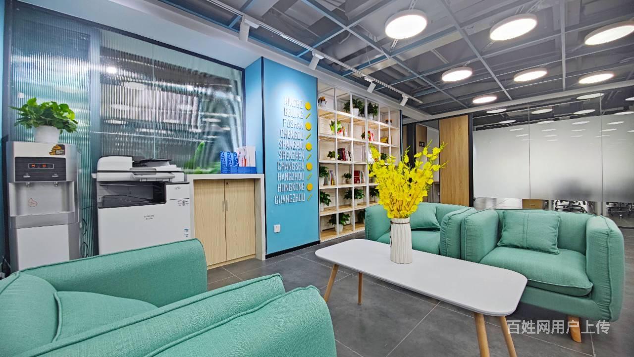 找便宜?看过来,精装靠窗5人办公室,特惠直租,送租期可注册