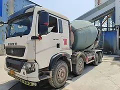 便宜转让正干活中21年15方豪沃搅拌车