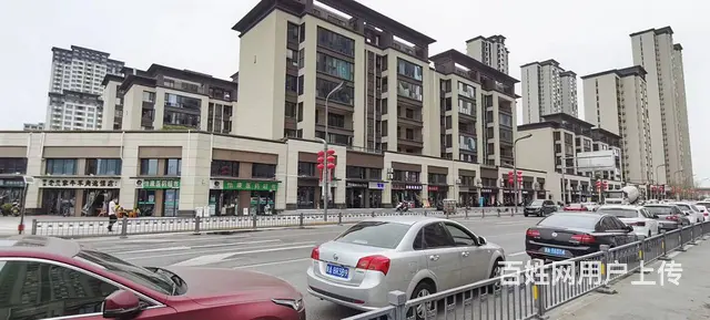十字路口  成熟门面 28.3平  小金铺出租 可做二层隔 - 图片 3