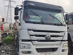 出售17年国五二手豪沃搅拌车 大14方 精品车况