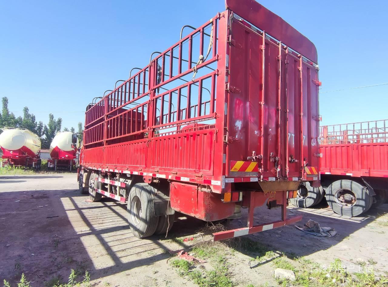 7.7米高栏载货车 前四后四 二手解放高栏载货车