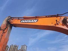 自家斗山225-7挖掘机低价转让