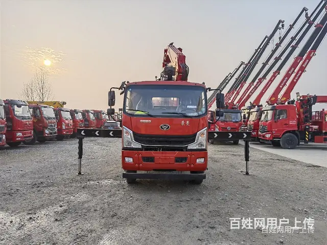 重汽豪曼6-8吨折臂随车吊 手续齐全 - 图片 2