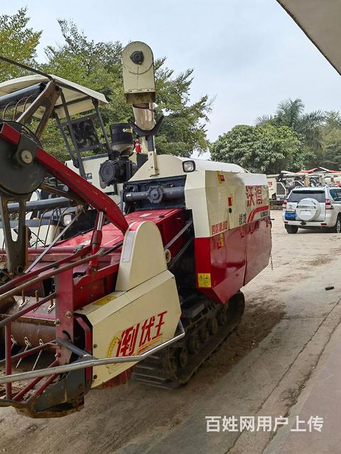 合作社出售精品久保田688收割机,价格优惠