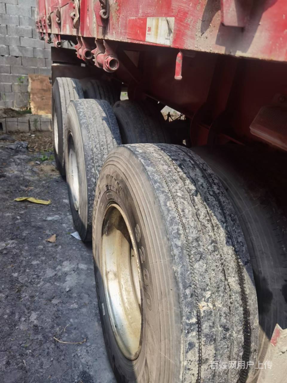 13米二手标箱侧翻半挂车 带原车手续 原车轮胎
