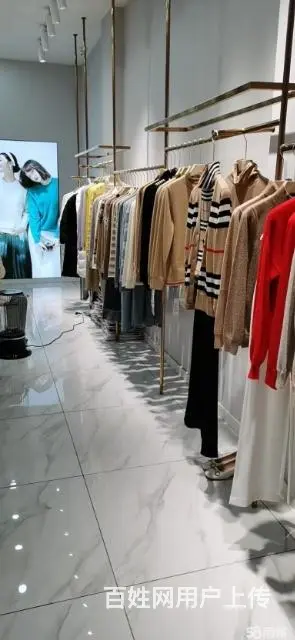 习水御景山居服装店转让 - 图片 3