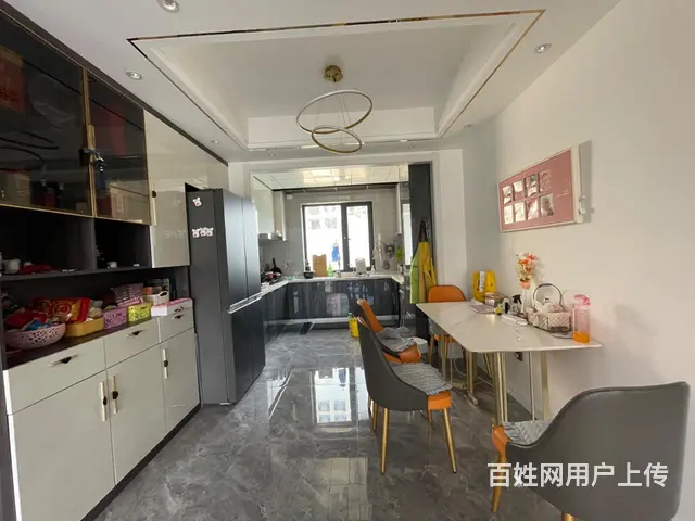中央公园电梯5楼115平，三室两厅一卫，品牌精装修小住，带部 - 图片 1