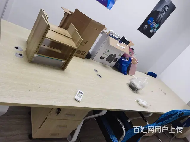 8+3人位的办公桌，附带小置物柜 - 图片 1