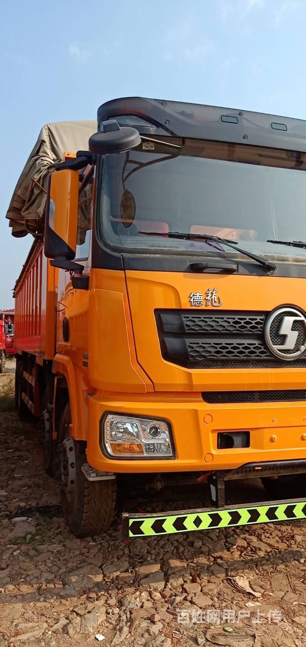 德龙Ⅹ3000自卸车前四后八8米2的货箱