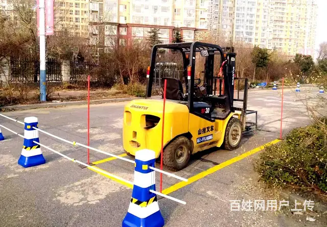 烟台叉车正规培训场地训练 - 图片 1