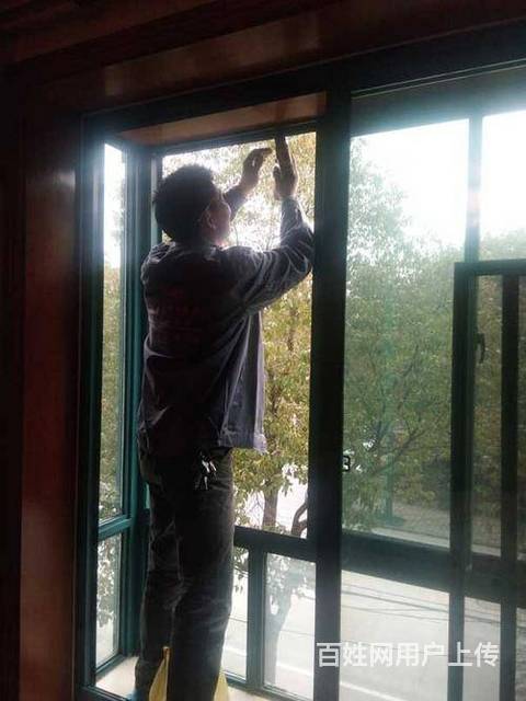 园区维修玻璃门 维修淋浴门 维修卫生间门 更换玻璃