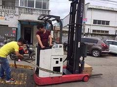 批发价出售电动叉车，二手1.5吨电瓶叉车堆高4米