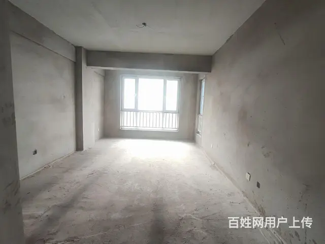 壹品蓝湾，多层车库上一楼，119平毛坯，三室通厅两卫，33万 - 图片