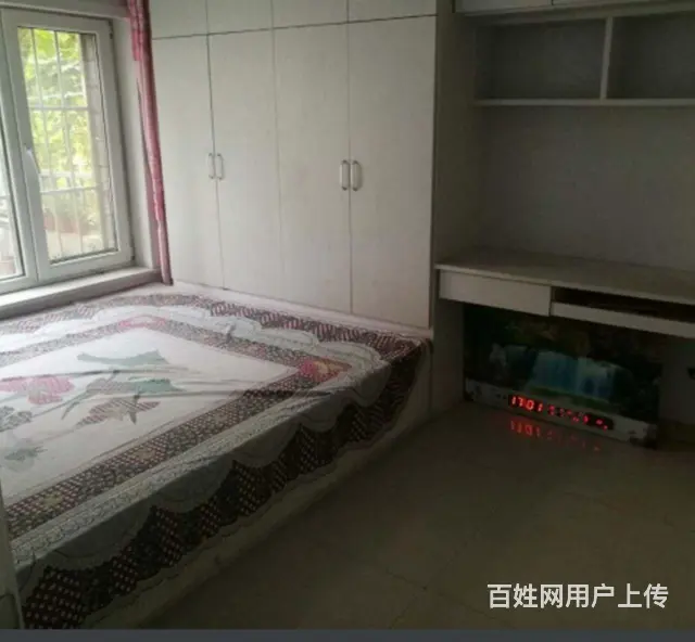 长江花园一楼小院一室一厅57平精装实图，床，洗衣机，冰箱，热 - 图片 2