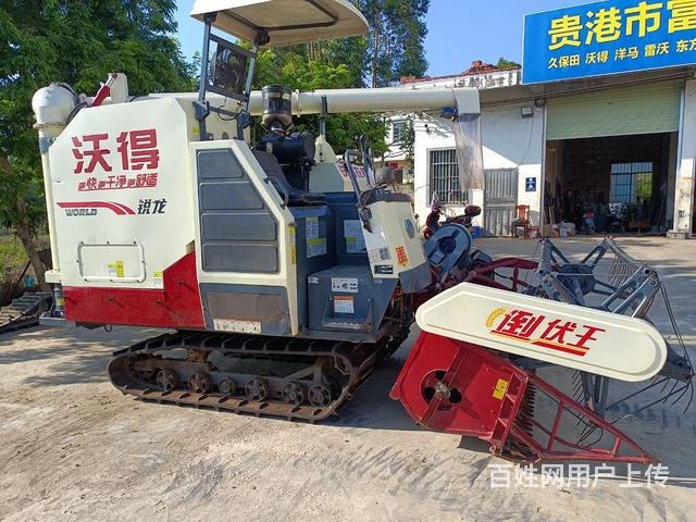 二手沃得尊享版跨区版收割机的图片