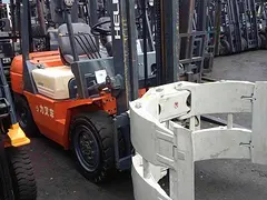 出售3吨杭州二手叉车夹抱叉车，废纸包夹叉车转让