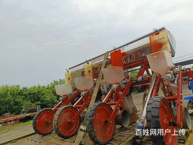 农哈哈玉米播种机 - 图片