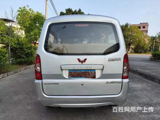 五菱荣光面包车7座 - 图片 7