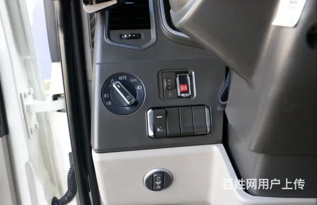 自动挡重汽豪沃9米6前四后四 三轴车厢式货车 国6 - 图片 7
