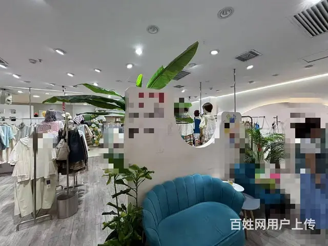 同城推广丨市中心大型商场内营业中服装店转让，精装修 - 图片 4
