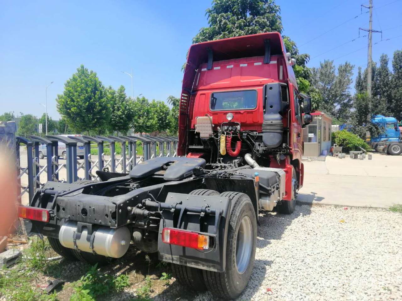 库存欧曼单驱牵引车 潍柴336马力 8速