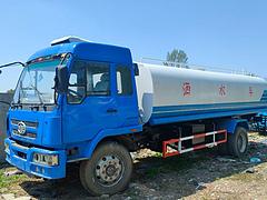 常年出卖洒水车吸粪车