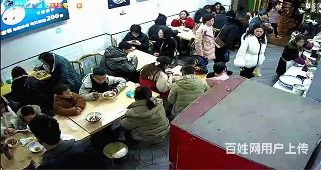 （优选铺子）宣汉金鼓广场对面45平餐饮店转让 - 图片 1