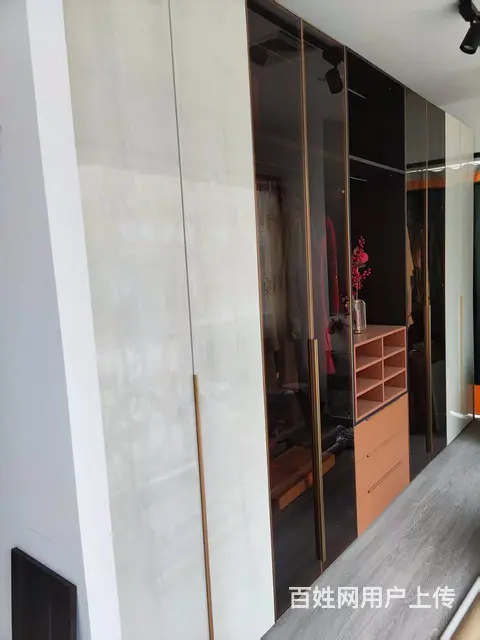 店面换样加急清，橱窗衣柜亏本低价出售，超值！99成 - 图片 4