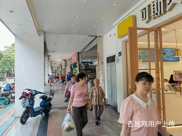 槟榔菜市场旁 人流集中 门宽6米 适合除了重餐饮外所有行业 - 图片 2