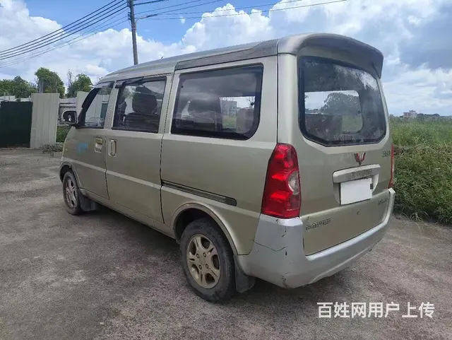 五菱荣光面包车7座 - 图片 6