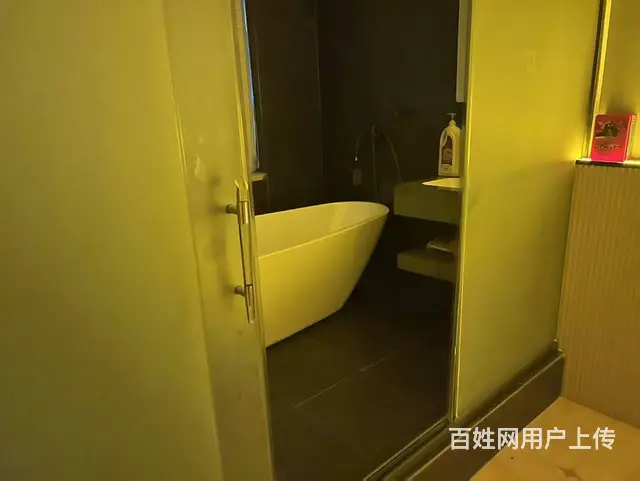 店铺位于兴义公园里对面，繁华地段，面积290平，上下两层，一 - 图片 3